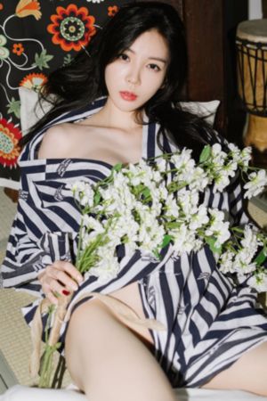 欧美名模内衣写真视频_720神马影院手机在线